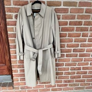 London fog mens beige trench with zip out lining and belt. 44 regular